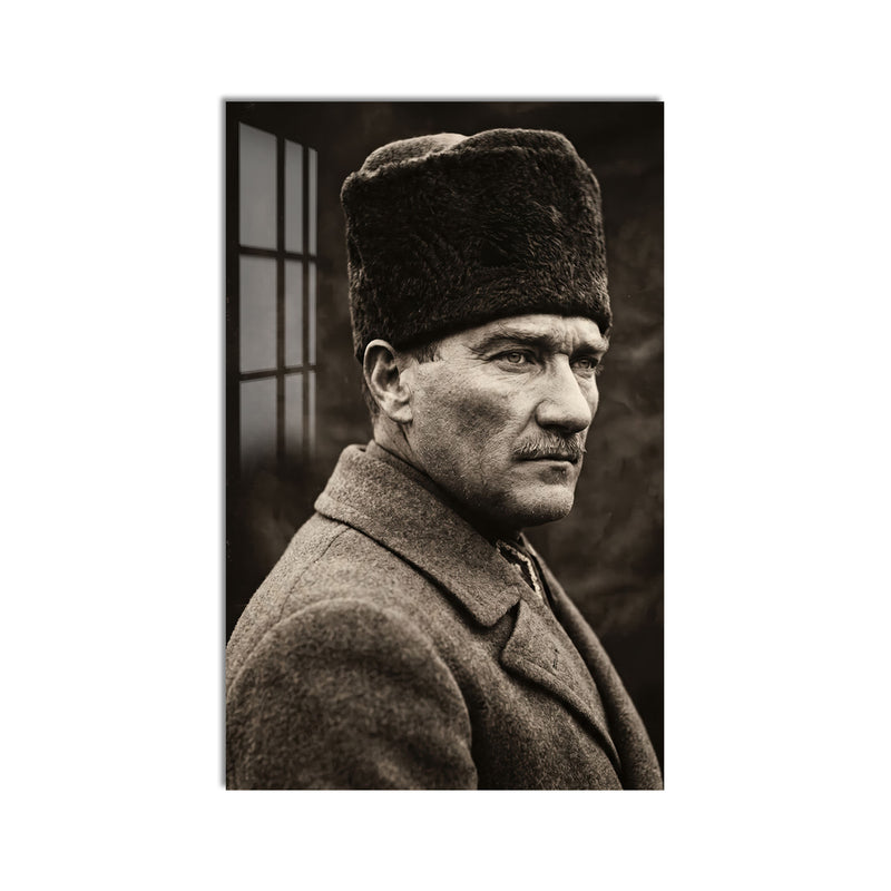 Palto ve Kalpakla Atatürk Cam Tablo