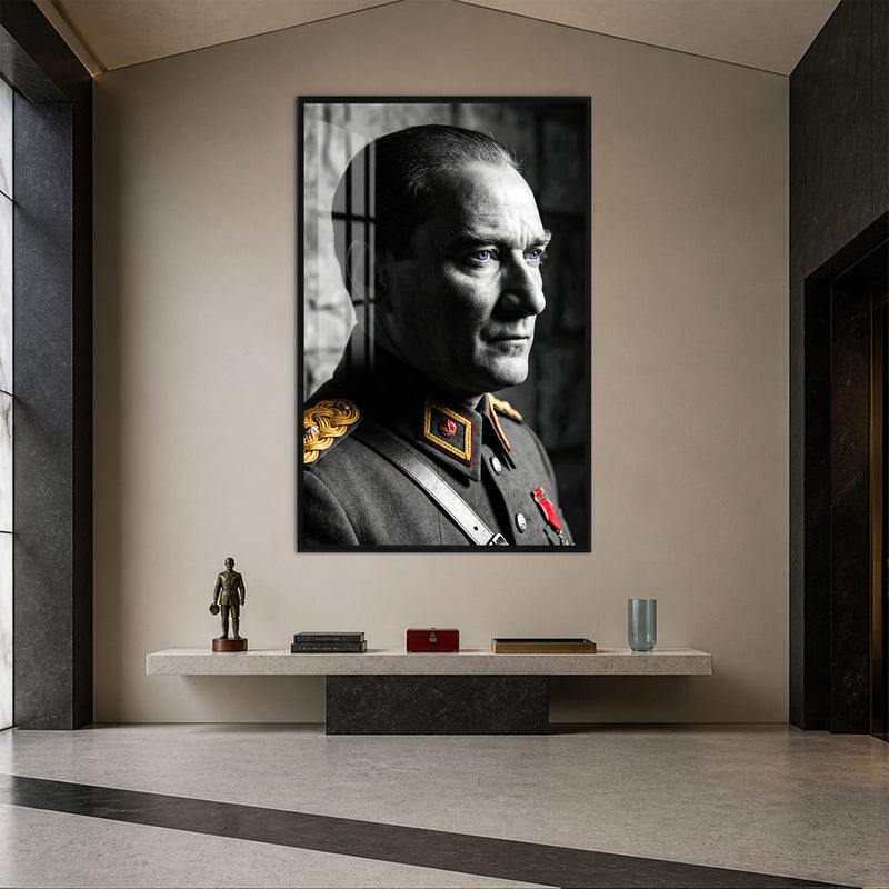 Apoletli Atatürk Cam Tablo – Siyah Çerçeveli