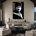 Kontrastlı Kalpaklı Atatürk Cam Tablo
