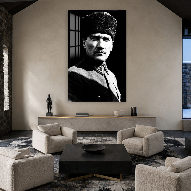 Kontrastlı Kalpaklı Atatürk Cam Tablo