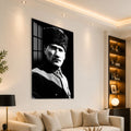 Kontrastlı Kalpaklı Atatürk Cam Tablo