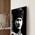 Kontrastlı Kalpaklı Atatürk Cam Tablo
