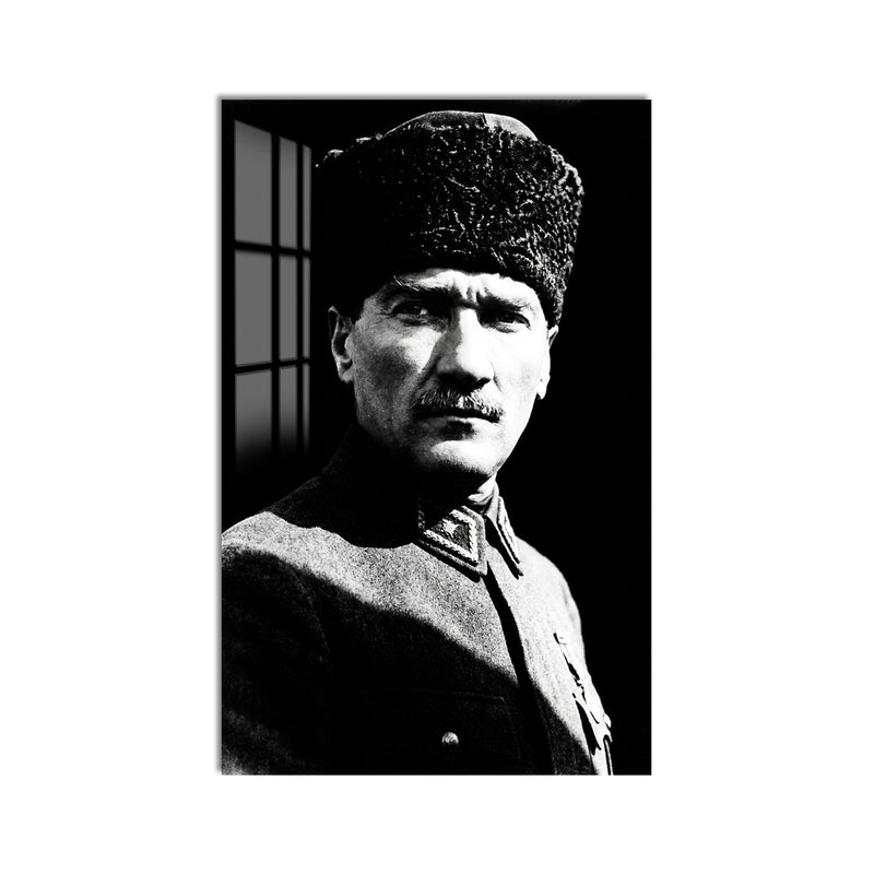 Kontrastlı Kalpaklı Atatürk Cam Tablo