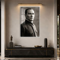 Siyah Beyaz Atatürk Cam Tablo – Beyaz Çerçeveli