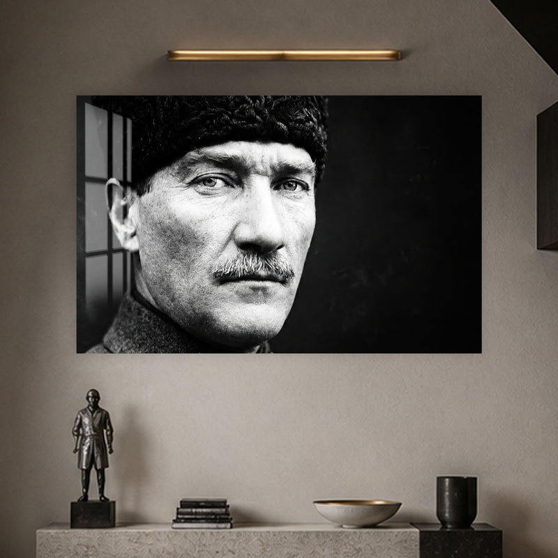Kalpaklı Bakış Atatürk Cam Tablo