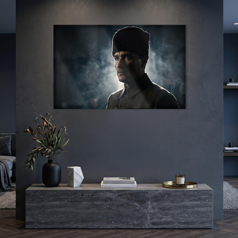 Atatürk Noir Sis Kalpak Cam Tablo – Cam Tablo