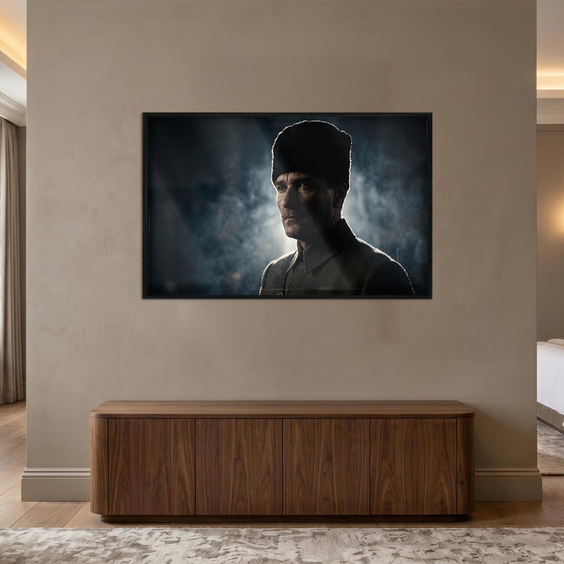 Atatürk Noir Sis Kalpak Cam Tablo – Cam Tablo