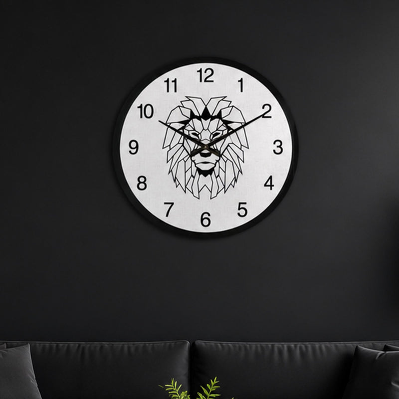 Beyaz Zeminde Geometrik Aslan Cam Duvar Saati