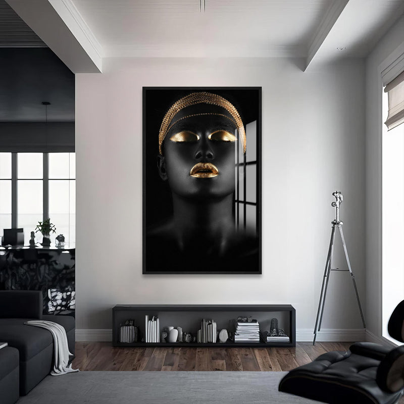 She of the Gold Cam Tablo – Siyah Çerçeveli Cam Tablo