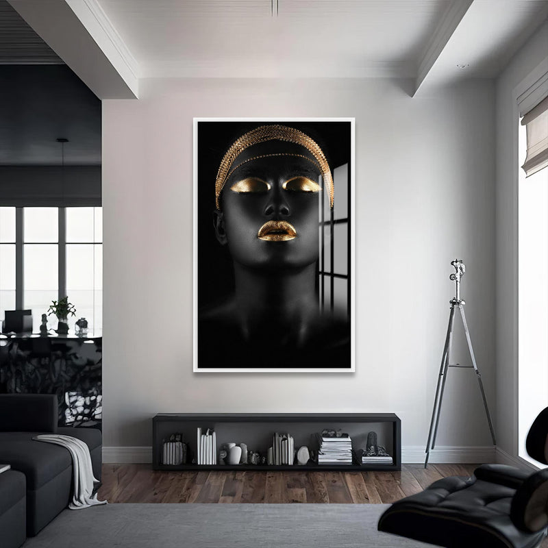 She of the Gold Cam Tablo – Beyaz Çerçeveli Cam Tablo