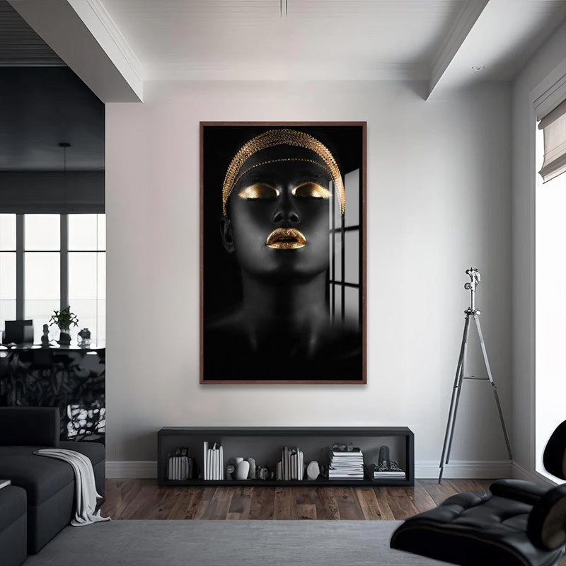 She of the Gold Cam Tablo – Ceviz Çerçeveli Cam Tablo