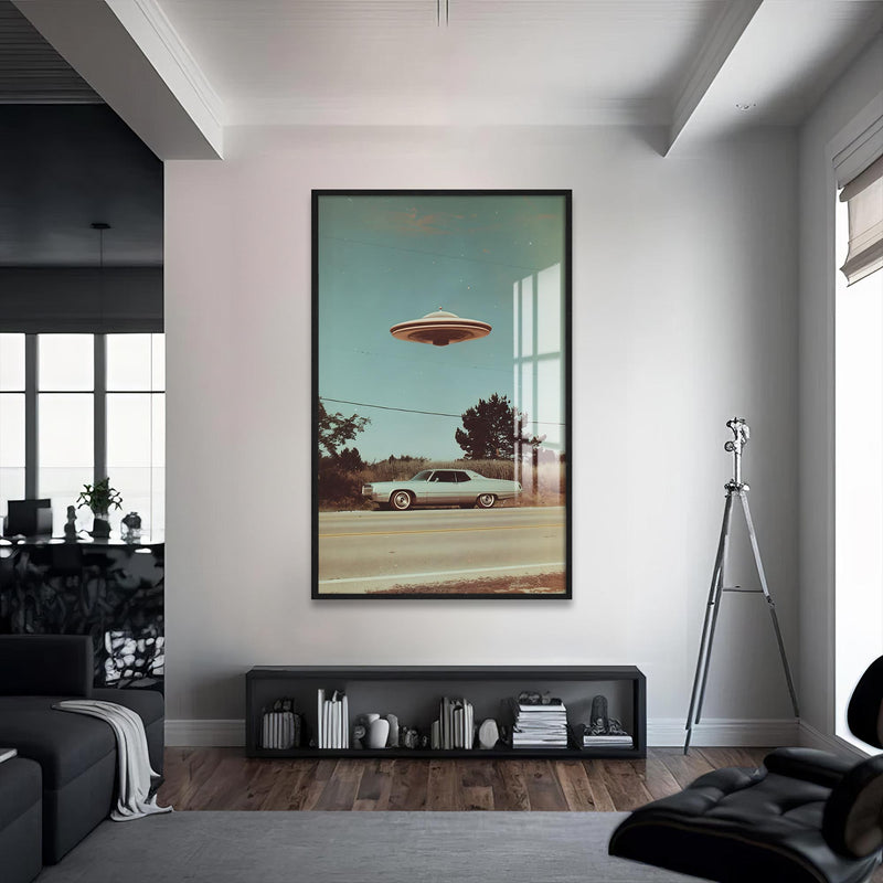 UFO Gören Cam Tablo – Siyah Çerçeveli Cam Tablo