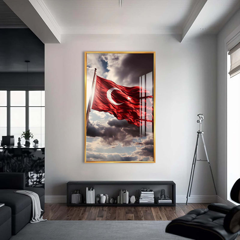 Türk Bayrağı Göklerde Cam Tablo – Altın Çerçeveli Cam Tablo