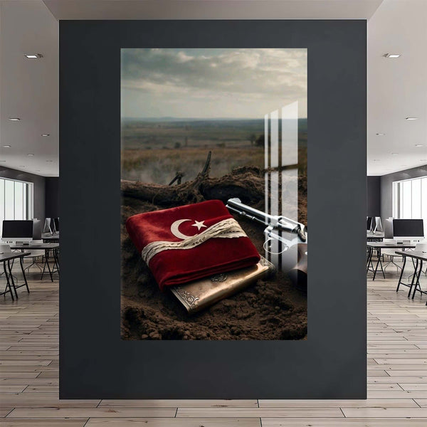Türk Bayrağı Ve Silah Cam Tablo