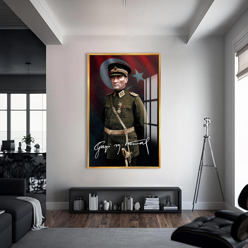 Üniformalı Atatürk Cam Tablo – Altın Çerçeveli Cam Tablo