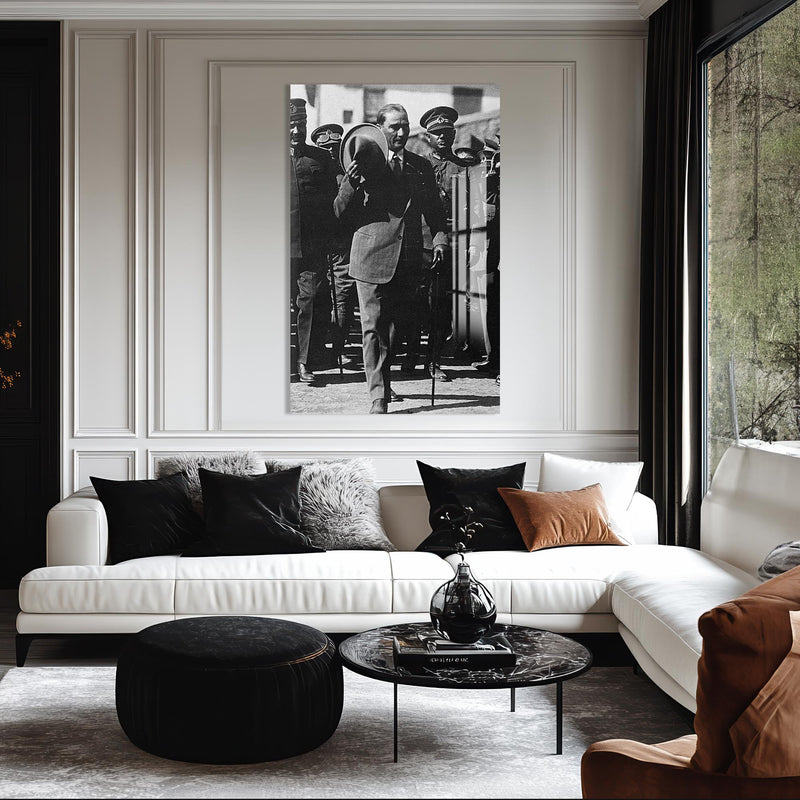 Şapkasıyla Atatürk Cam Tablo – Cam Tablo
