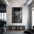 Madalyalı Atatürk Cam Tablo – Siyah Çerçeveli Cam Tablo