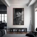 Madalyalı Atatürk Cam Tablo – Ceviz Çerçeveli Cam Tablo