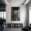 Madalyalı Atatürk Cam Tablo – Altın Çerçeveli Cam Tablo