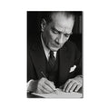 Yazı Yazarken Atatürk Cam Tablo – Cam Tablo