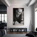 Yazı Yazarken Atatürk Cam Tablo – Ceviz Çerçeveli Cam Tablo