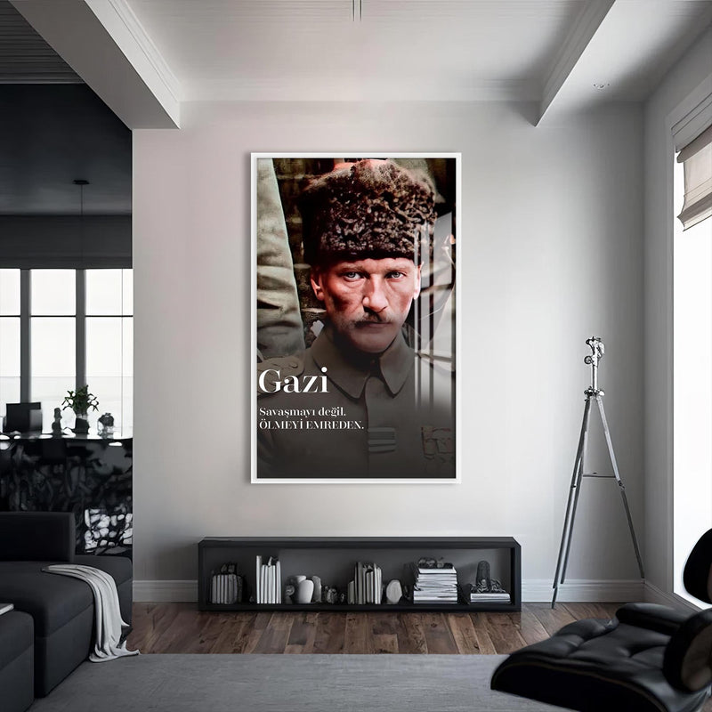 Gazi Atatürk Cam Tablo – Beyaz Çerçeveli Cam Tablo