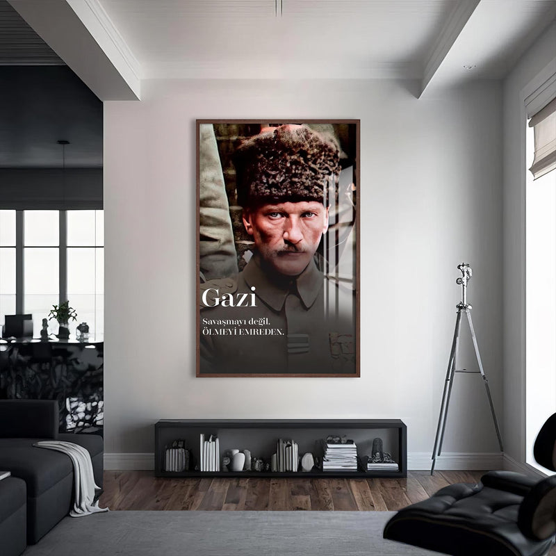 Gazi Atatürk Cam Tablo – Ceviz Çerçeveli Cam Tablo