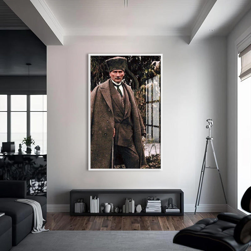 Paltolu Atatürk Cam Tablo – Beyaz Çerçeveli Cam Tablo