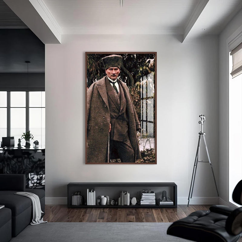 Paltolu Atatürk Cam Tablo – Ceviz Çerçeveli Cam Tablo