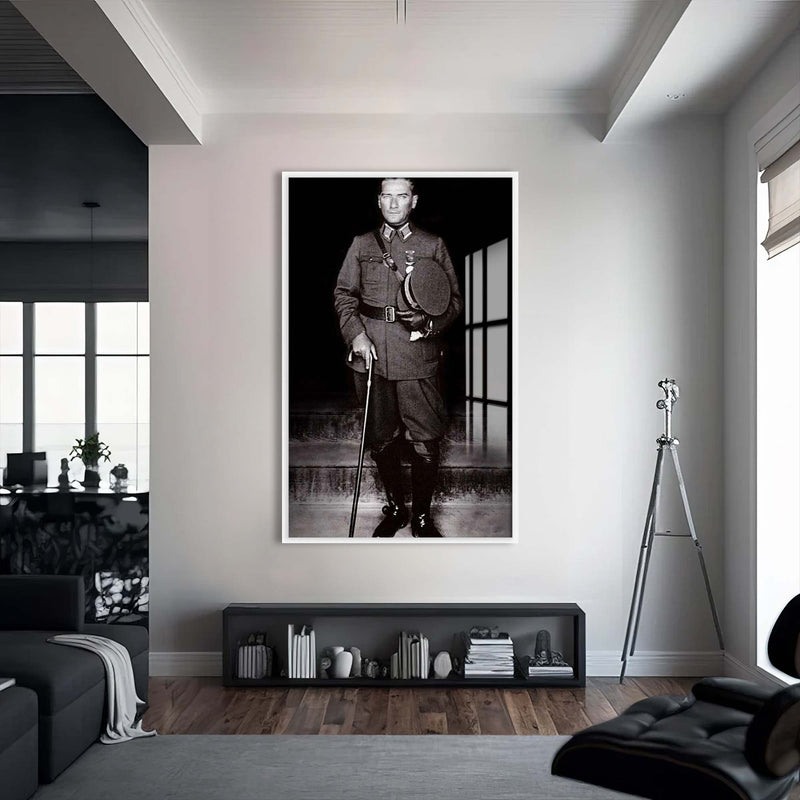 Atatürk Portresi Cam Tablo – Beyaz Çerçeveli Cam Tablo