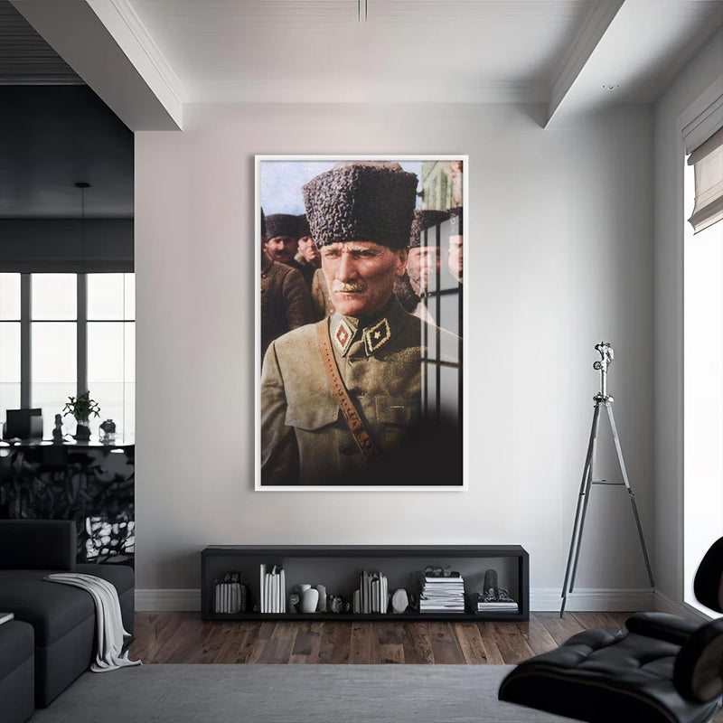 Üniformalı Atatürk Cam Tablo – Beyaz Çerçeveli Cam Tablo