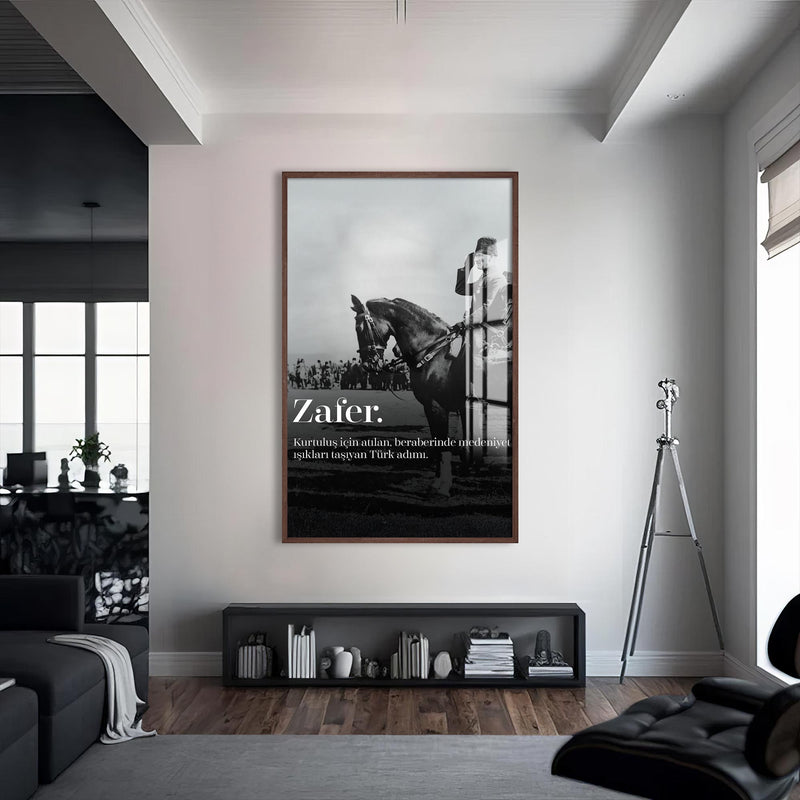 Atatürk Zafer Cam Tablo – Ceviz Çerçeveli Cam Tablo