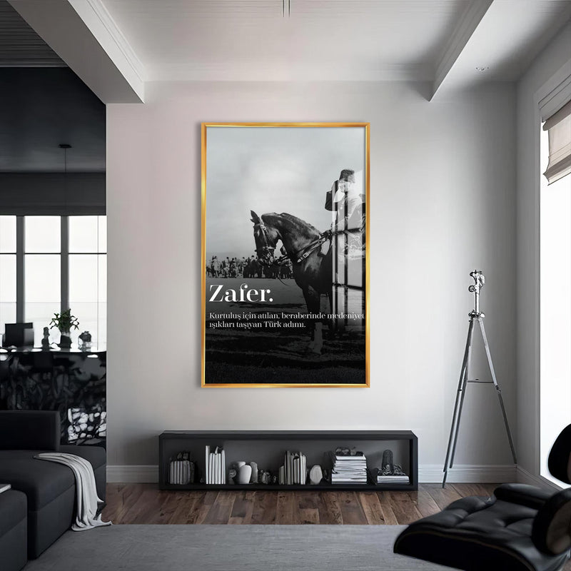 Atatürk Zafer Cam Tablo – Altın Çerçeveli Cam Tablo
