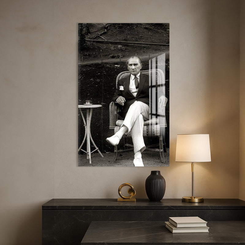 Bahçede Atatürk Cam Tablo – Cam Tablo