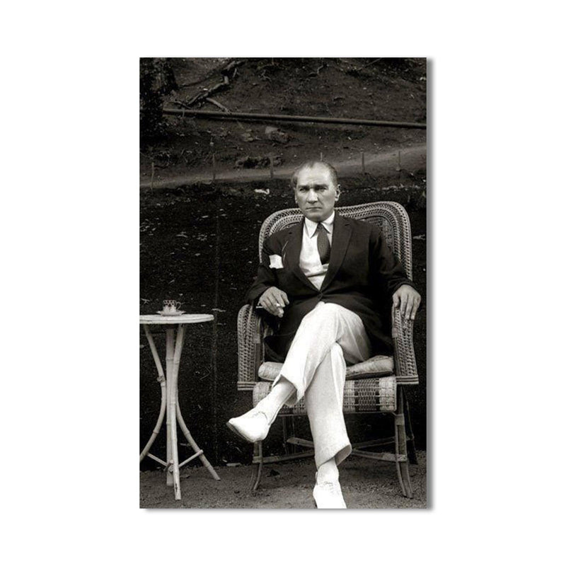 Bahçede Atatürk Cam Tablo – Cam Tablo