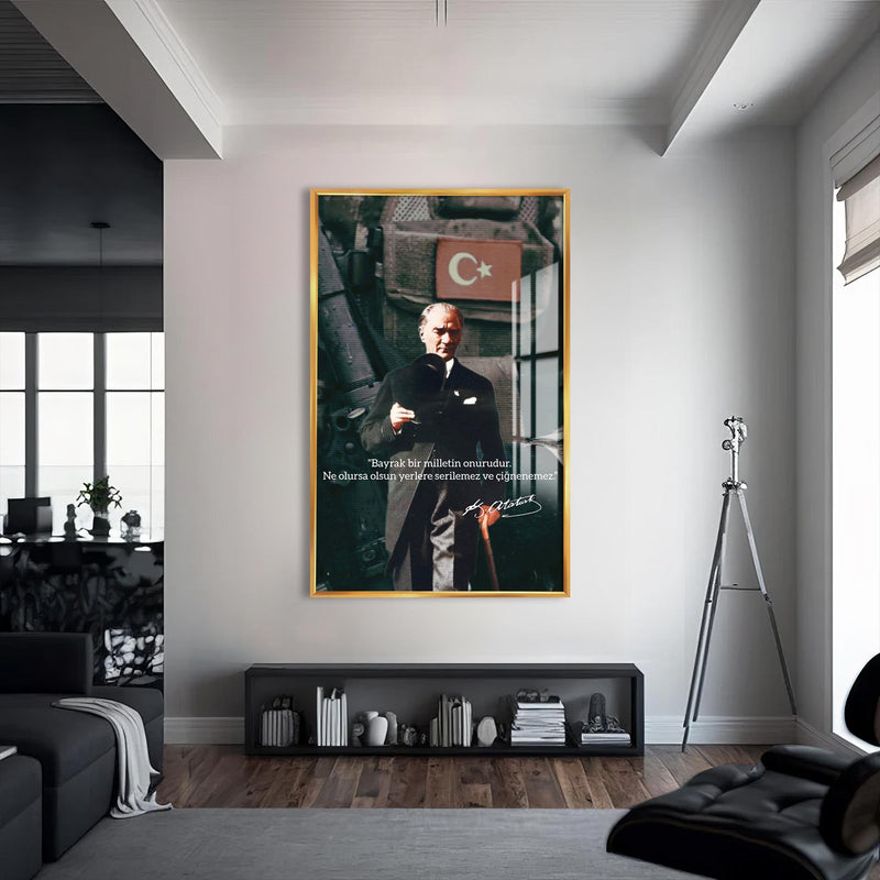 Bayrak Sözü Atatürk Cam Tablo – Altın Çerçeveli Cam Tablo