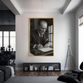 İmza Masasında Atatürk Cam Tablo – Altın Çerçeveli Cam Tablo