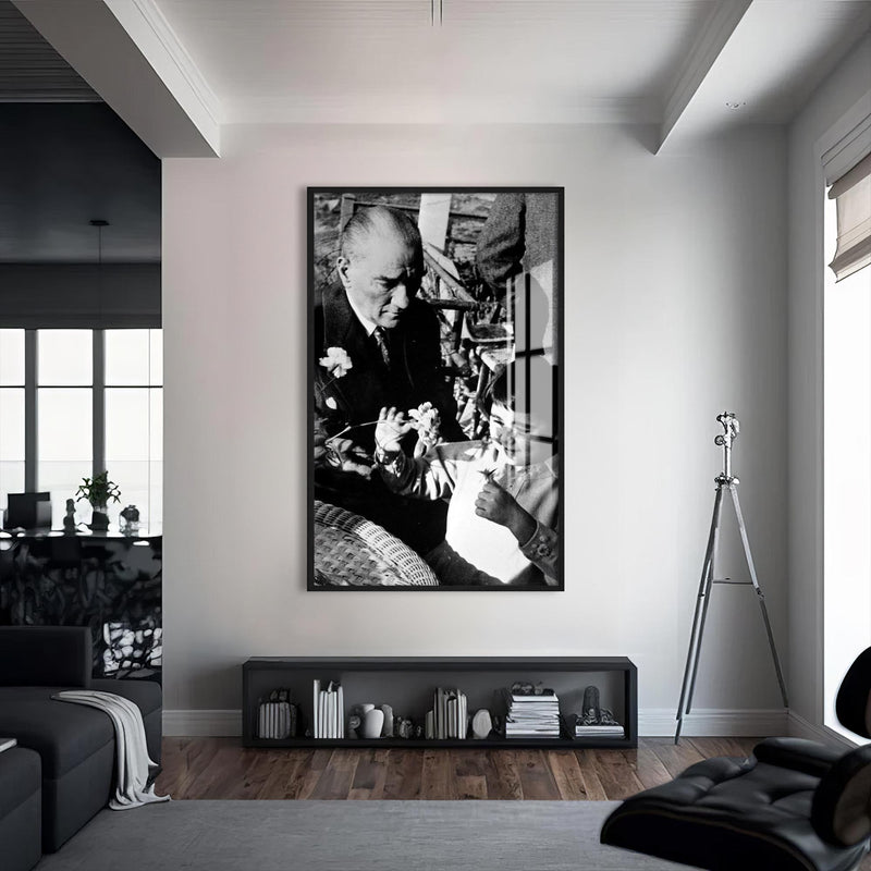 Atatürk ve Ülkü Cam Tablo – Siyah Çerçeveli Cam Tablo