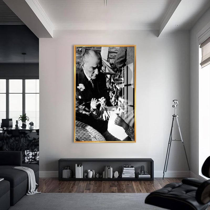 Atatürk ve Ülkü Cam Tablo – Altın Çerçeveli Cam Tablo