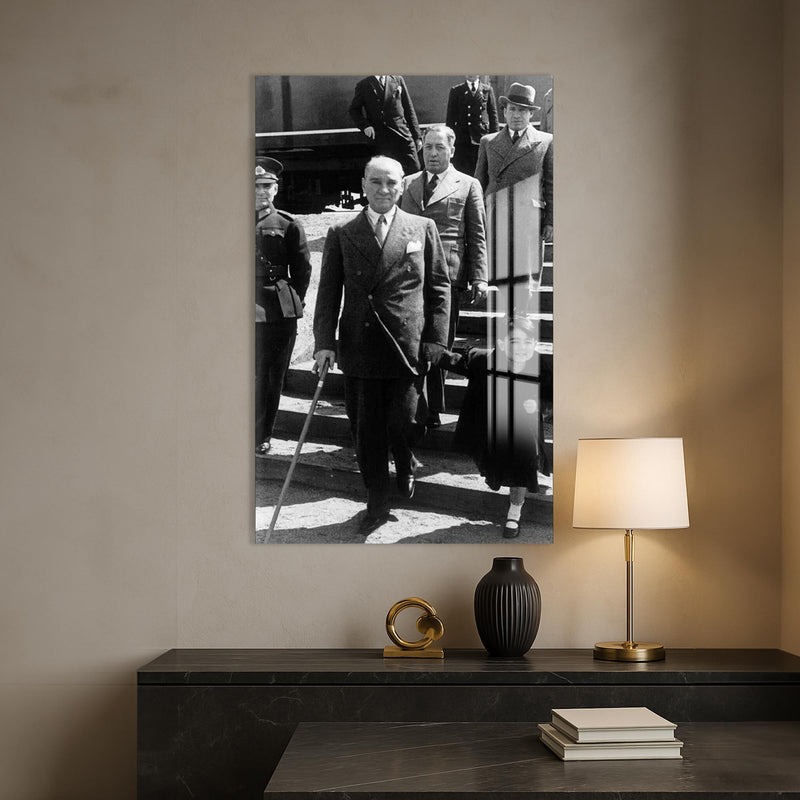 Çocukla Atatürk Cam Tablo – Cam Tablo