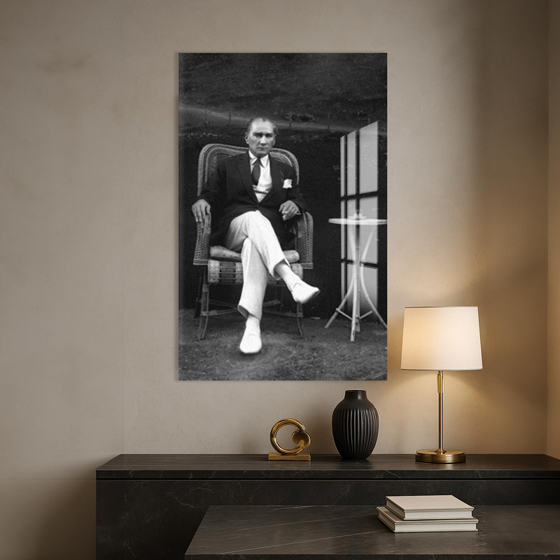 Oturan Atatürk Cam Tablo – Cam Tablo