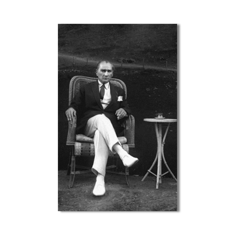 Oturan Atatürk Cam Tablo – Cam Tablo