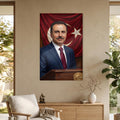 Türk Lideri Bayrak Portre Cam Tablo Ortam Görseli