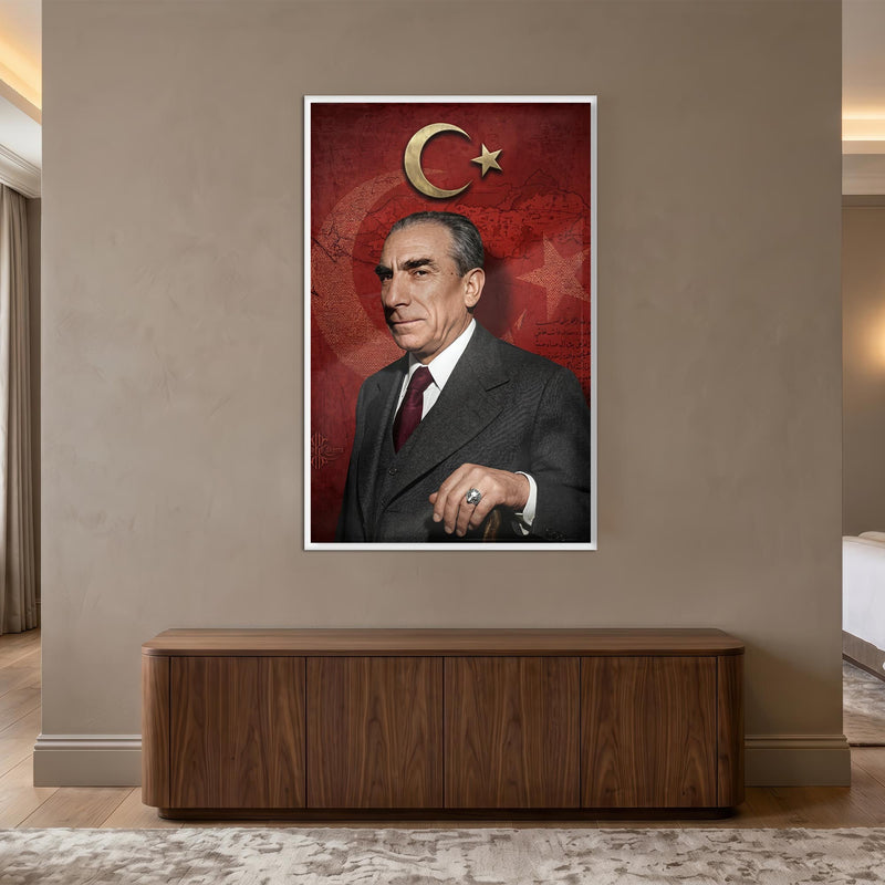 Beyaz Çerçeveli Türk Milliyetçi Portre Cam Tablo
