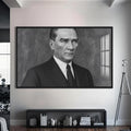 Kararlı Bakış Atatürk Cam Tablo – Siyah Çerçeveli Cam Tablo