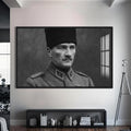 Askerî Üniformalı Atatürk Cam Tablo – Siyah Çerçeveli Cam Tablo
