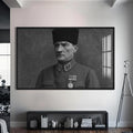 Madalyalı Atatürk Cam Tablo – Siyah Çerçeveli Cam Tablo