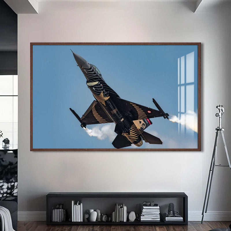 Türk F16 Uçağı Cam Tablo – Ceviz Çerçeveli Cam Tablo