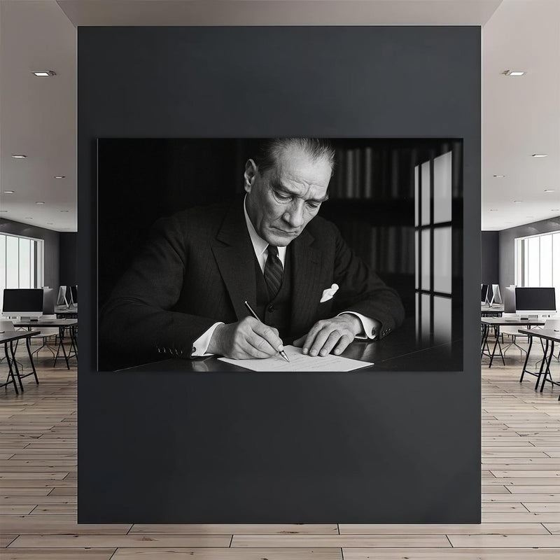 İmza Atan Atatürk Cam Tablo – Cam Tablo