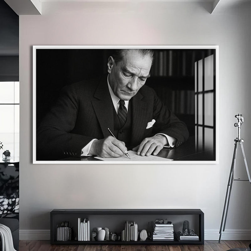 İmza Atan Atatürk Cam Tablo – Beyaz Çerçeveli Cam Tablo